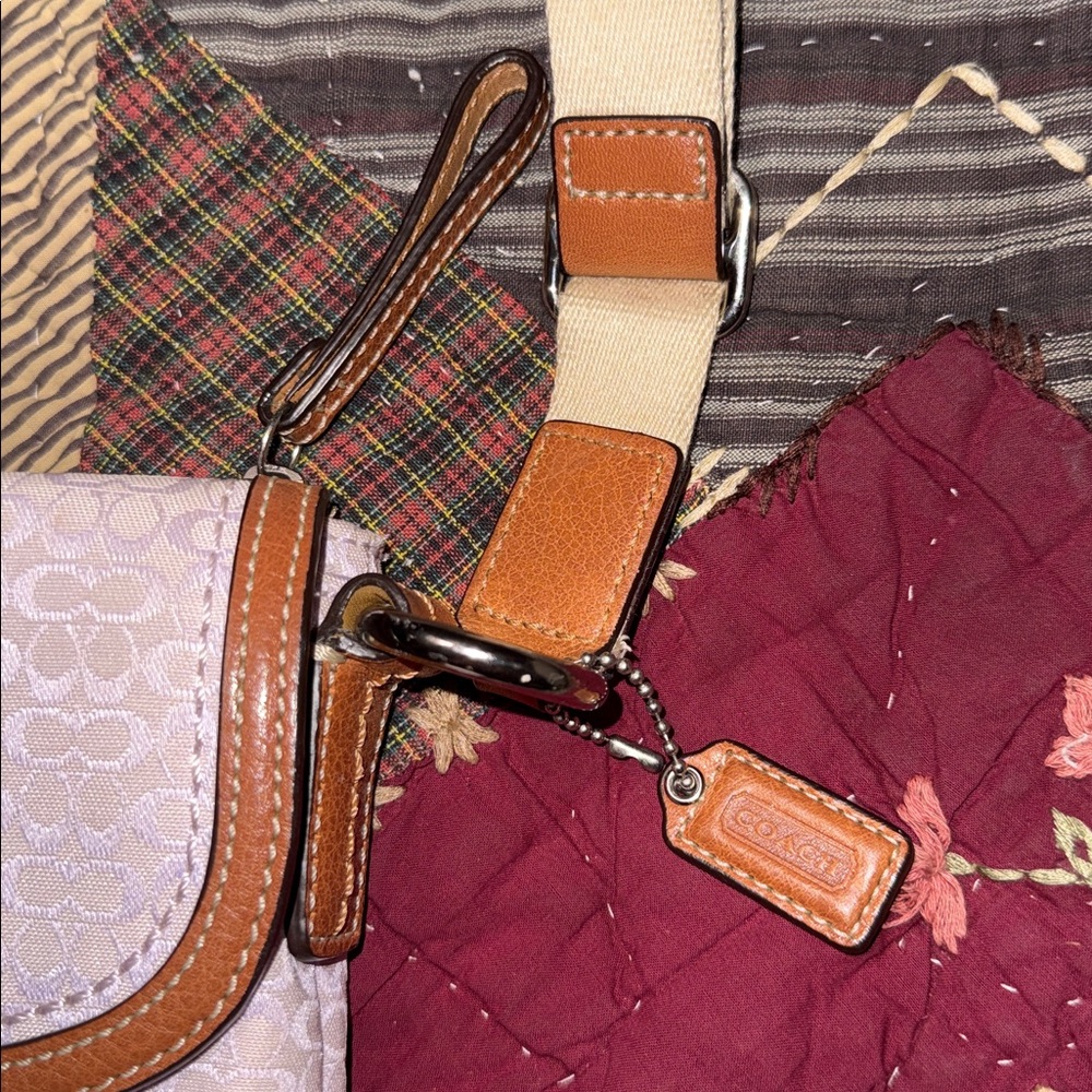 Coach Lavender Mini **RARE** - Picture 2 of 8